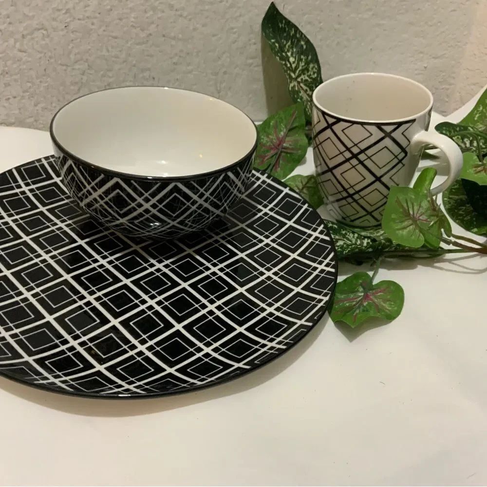 Dover & York 1 Dinner Plate 10.5” Geometric Ceramic , 1 bowl 1 mug A14
